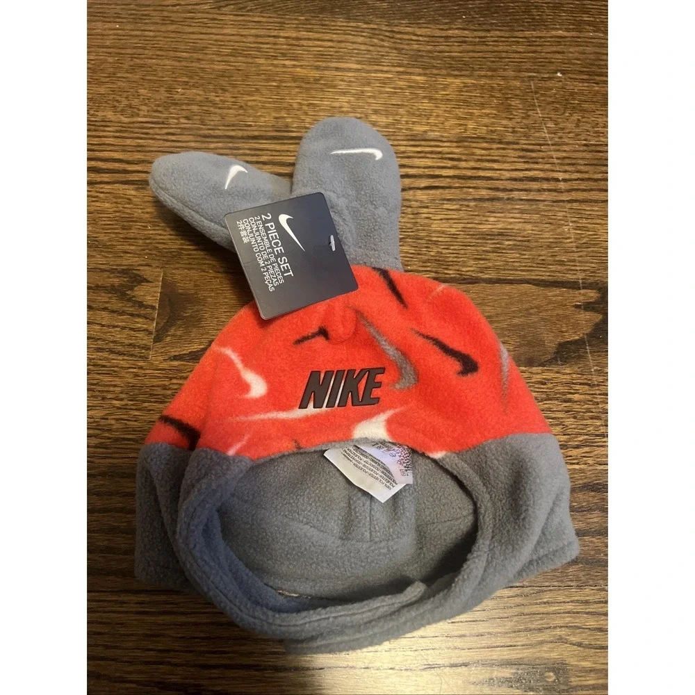 Nike Baby Boy Brand New Matching Hat And Mitten Set